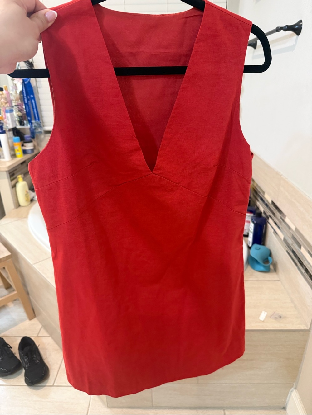 Commense Sleeveless Red V-Neck Shift Dress